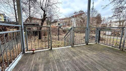 Balkon mit Zugang zum Gartenanteil - 