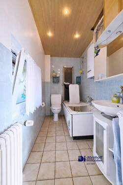 Badezimmer mit Wanne - 