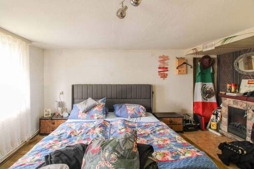 Schlafzimmer - 7 Zimmer Einfamilienhaus zum Kaufen in Delligsen