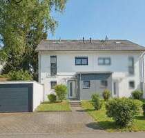 Platz für die Familie: Lichtdurchflutete Doppelhaushälfte mit großzügiger Terrasse - Waldenbuch