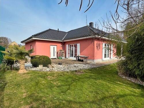 Blick vom Garten - 4 Zimmer Bungalow zum Kaufen in Meineweh