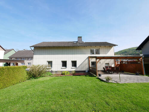 Gartenansicht - Großzügiges Einfamilienhaus mit Zweifamilienhaus-Option in ruhiger Lage