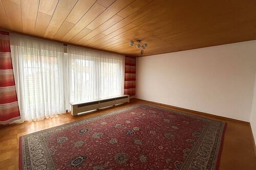 Wohnzimmer mit KI geleert - Einfamilienhaus mit 70,20 m² in Zell unter Aichelberg zum Kaufen