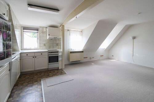 Wohn- und Essbereich - 2 Zimmer Etagenwohnung zum Kaufen in Stuttgart