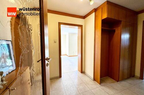 Flur Blick Richtung Wohnzimmer - 