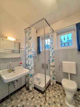 Einliegerwohnung: Bad - 