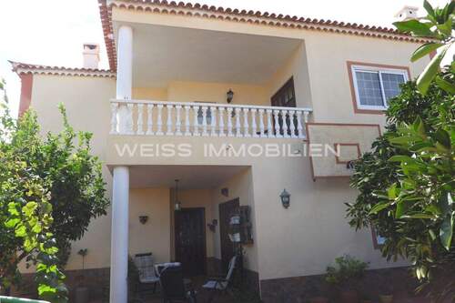 Die Villa in der Außenansicht - Großes Haus mit Parkettboden in bevorzugter Lage von La Laguna nahe Santa Cruz de Tenerife