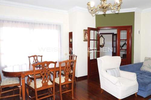 Edles Wohnzimmer mit Kamin,... - 