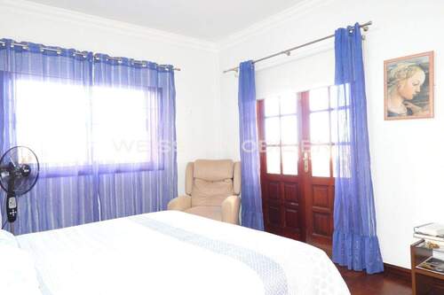 Schlafzimmer mit Ausgang zur Balkonterrasse - 