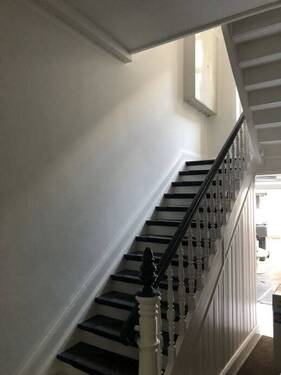 Teilansicht vom Treppenhaus - Etagenwohnung mit 92,00 m² in Gummersbach zum Kaufen