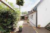 Eingangsbereich Richtung Wohnstraße (Sackgasse) - 