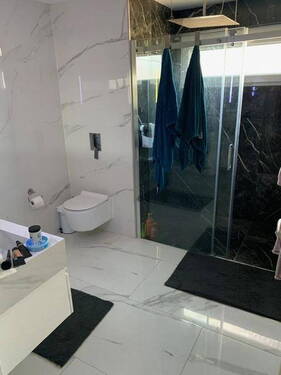 Bad- Marmor - Bodentief - 