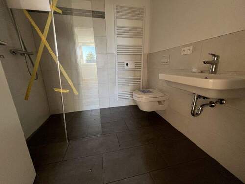 Badezimmer mit Dusche - 