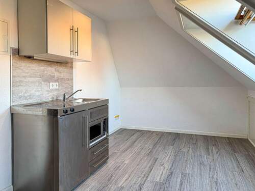 Dachgeschoss - Studentenzimmer - 3 Zimmer Einfamilienhaus in Kiel