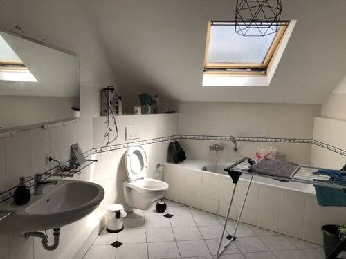 Teilansicht vom Badezimmer im 2.OG - 