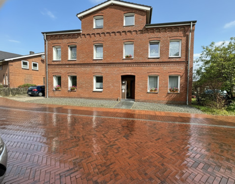 Vorderansicht Haus - Wohnen und investieren zugleich - MFH mit separatem Einfamilienhaus