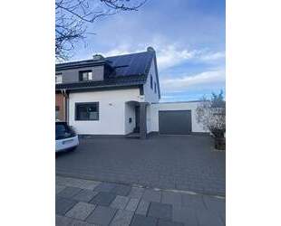 EFH mit 180m2 (Wf+Nf) saniert und vollmöbliert mit Garten, Pool und Partyraum - Duisburg Huckingen