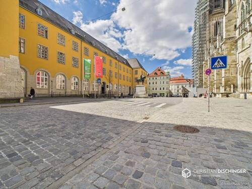 Blick Richtung Domplatz - Arbeiten und präsentieren an einer der begehrtesten Adressen Regensburgs