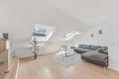 Wohnzimmer - PROVISIONSFREI: renovierte & hübsche 2-Zimmer-Wohnung in guter Lage