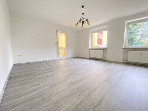 Wohnzimmer - 3 Zimmer Etagenwohnung zur Miete in Bad Reichenhall