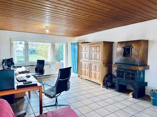 Der große Wohnraum mit Balkon - 