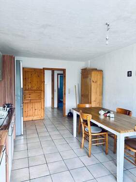 Die geräumige Küche mit Essbereich - 