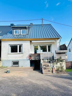 Mit Balkon und großer Terrasse - 