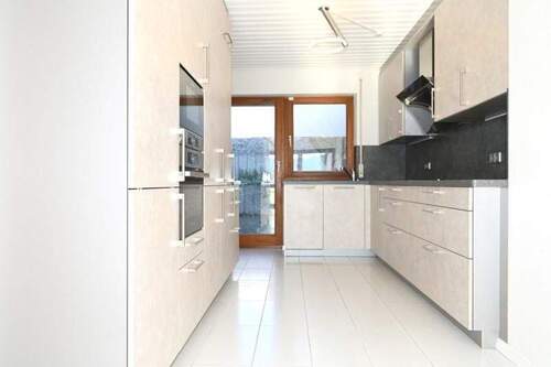 Einbauküche mit Zugang Terrasse - 