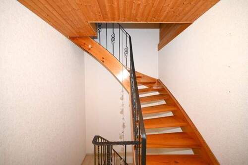 Treppe DG auf ausgebaute Bühne - 