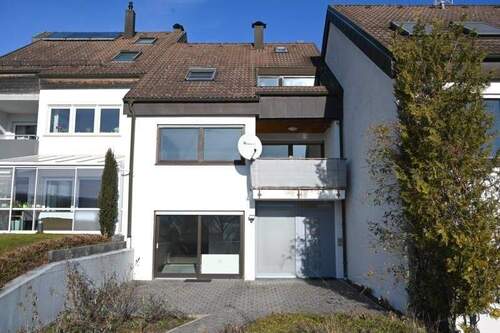 Hauseingang mit Einliegerwohnung - 5 Zimmer Reihenmittelhaus in Simmozheim