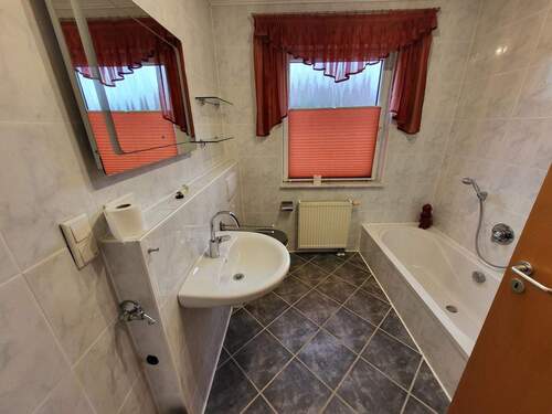 Bad EG mit Wanne ... - 