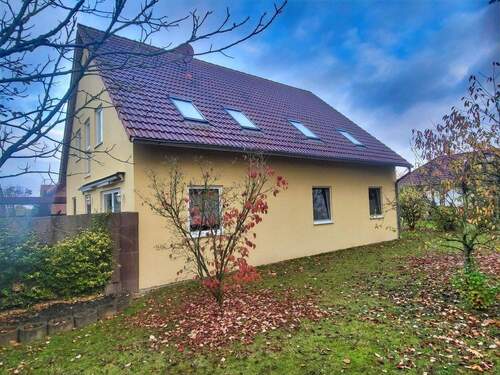 Ostseite - 8 Zimmer Mehrfamilienhaus, Wohnhaus in Neustadt