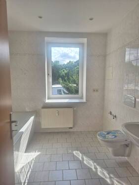 Bad.jpg - Etagenwohnung mit 77,00 m² in Waldheim zur Miete
