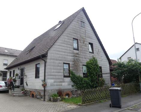 Straßenansicht links - Provisionsfrei für Ersteher - EFH Ehrenberg - Zwangsversteigerung!
