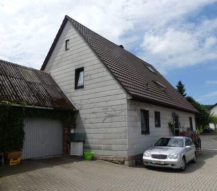 gepflasterte Hofauffahrt - Einfamilienhaus mit 175,00 m² in Ehrenberg zum Kaufen