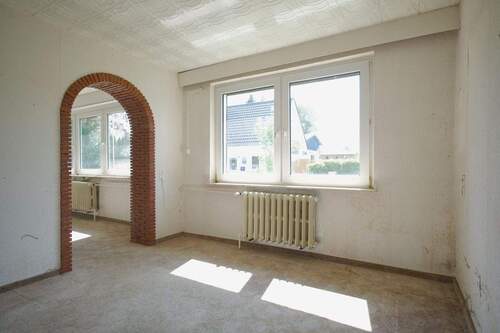 Raum mit Durchgang zum Wohnzimmer - 