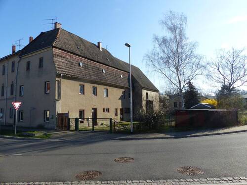 Wohnhaus von der Straßenseite - 6 Zimmer Bauernhaus, Landhaus zum Kaufen in Oschatz