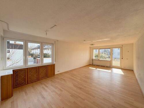 Wohnzimmer Ansicht 2 - 3 Zimmer Etagenwohnung zum Kaufen in Ludwigsburg