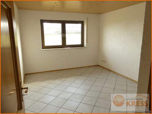 Bild 1 - Reserviert!! Moderne und gepflegte 4-Zimmer Wohnung in ruhiger Lage von Flieden-Oberstork mit Balkon