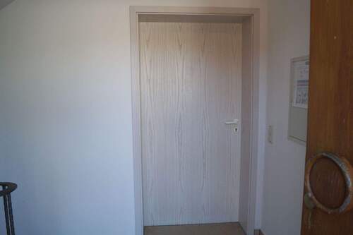 Wohnungseingang - 3 Zimmer Etagenwohnung zur Miete in Neumarkt in der Oberpfalz