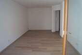 Wohnzimmer mit Essecke und ... - Etagenwohnung mit 64,00 m² in Neumarkt in der Oberpfalz zur Miete