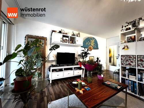 Wohnzimmer - 2 Zimmer Etagenwohnung zum Kaufen in Ottobrunn