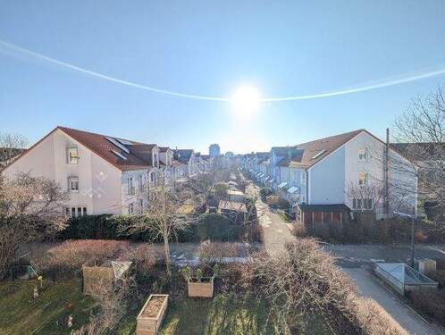 Ausblick - 4 Zimmer Etagenwohnung zur Miete in Neubiberg