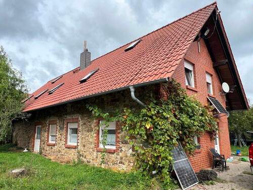 Aussenansicht - Einfamilienhaus mit Nebengebäuden