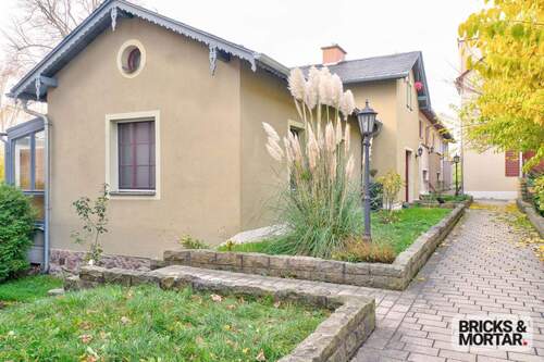 Haus Vorderseite - 5 Zimmer Einfamilienhaus in Radebeul