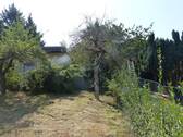 Blick zum Gartenhaus - 1 Zimmer Mehrfamilienhaus, Wohnhaus in Oschatz