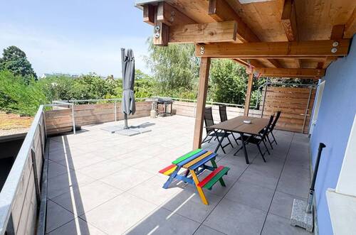 Terrasse - MODERNE 4-ZIMMER-WOHNUNG MIT GROSSER TERRASSE UND WEITBLICK