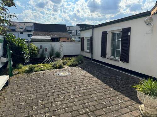 Innenhof - 6 Zimmer Einfamilienhaus zum Kaufen in Troisdorf-Bergheim
