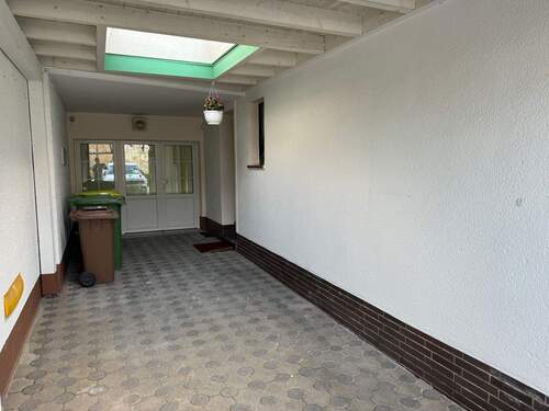 Eingangsbereich Einfahrt - Einfamilienhaus mit 151,00 m² in Troisdorf-Bergheim zum Kaufen