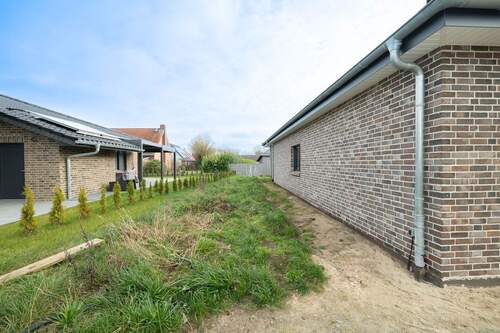 Seitenansicht - Doppelhaushälfte mit 98,00 m² in Hemmoor zur Miete